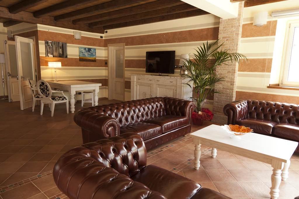 Agriturismo Creta Rossa Torre di Ruggiero Ngoại thất bức ảnh